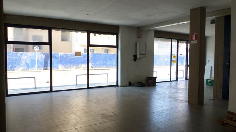 Fondo con parcheggio