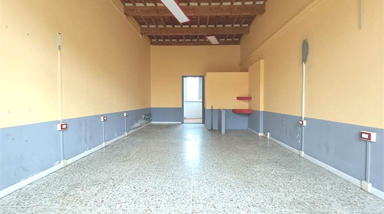 Fondo commerciale di 45 mq. fronte strada