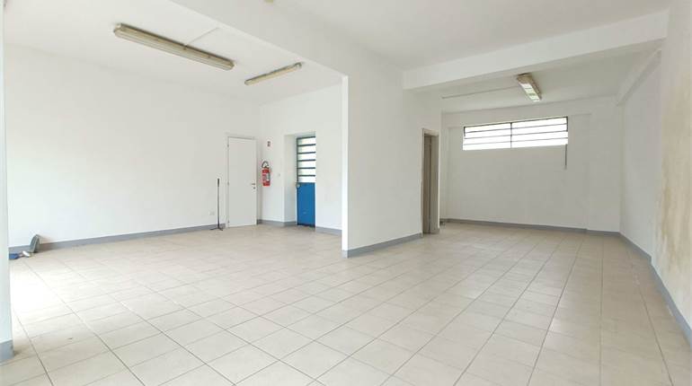 Commercial Premises / Showrooms for rent in Lucca