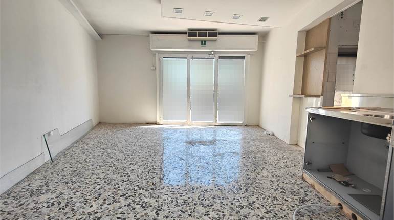 Commercial Premises / Showrooms for rent in Lucca
