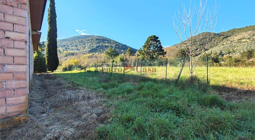 Esterno con terreno privato