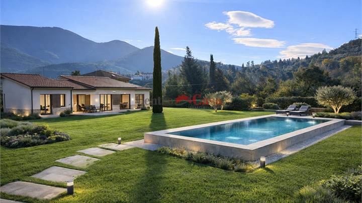 Villa Singola al Grezzo in posizione unica con terreno di oltre 5000 mq. vicinissima ai servizi