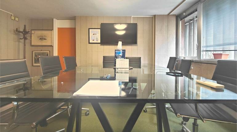 Furnished 60 sqm office with meeting room, near Porta Santa Maria