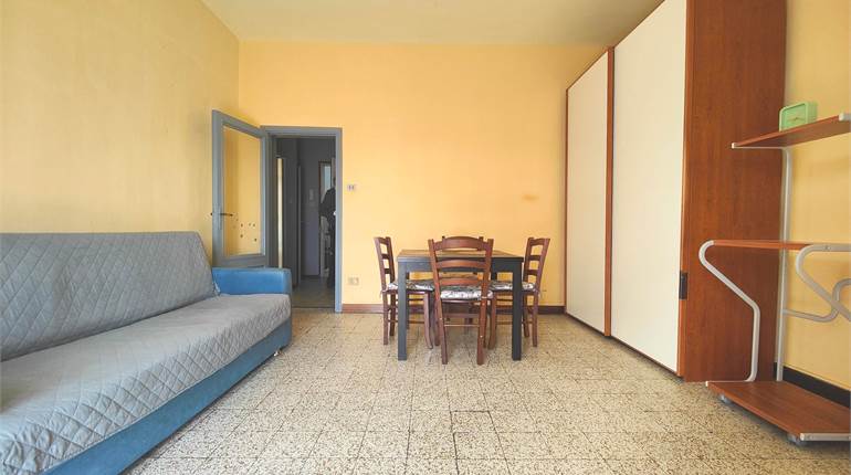 Bright apartment with panoramic terrace and large cellar