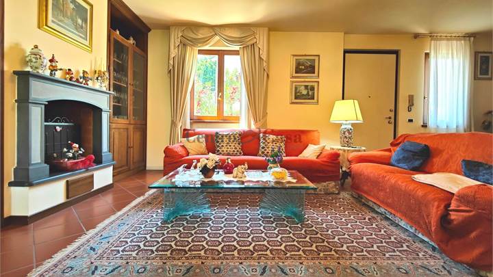 Villa in perfetto stato, con giardino, garage e cantina