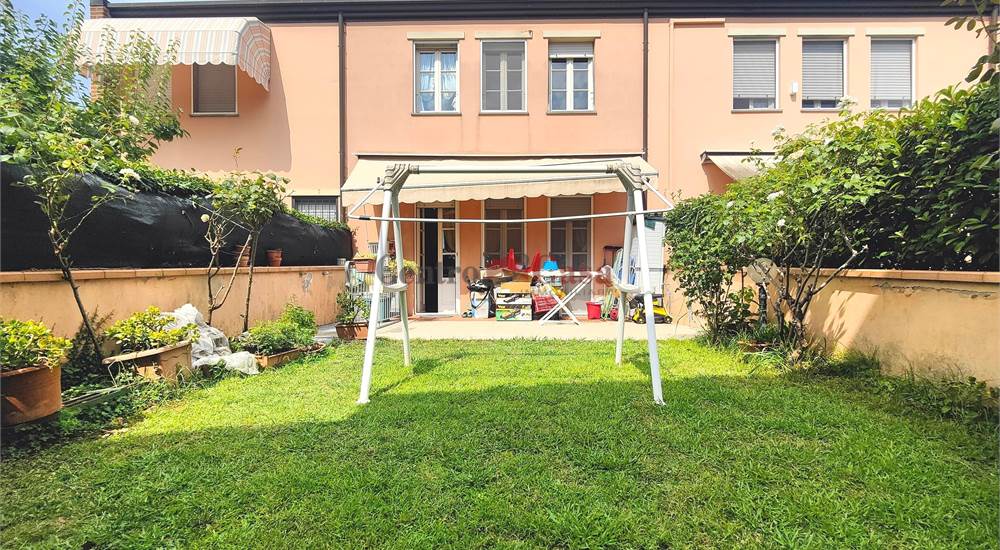Facciata lato est-giardino