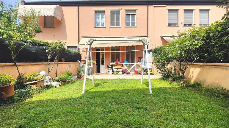 Terraced house for sale in Lucca