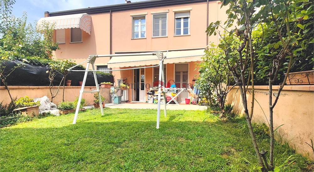Facciata lato est-giardino